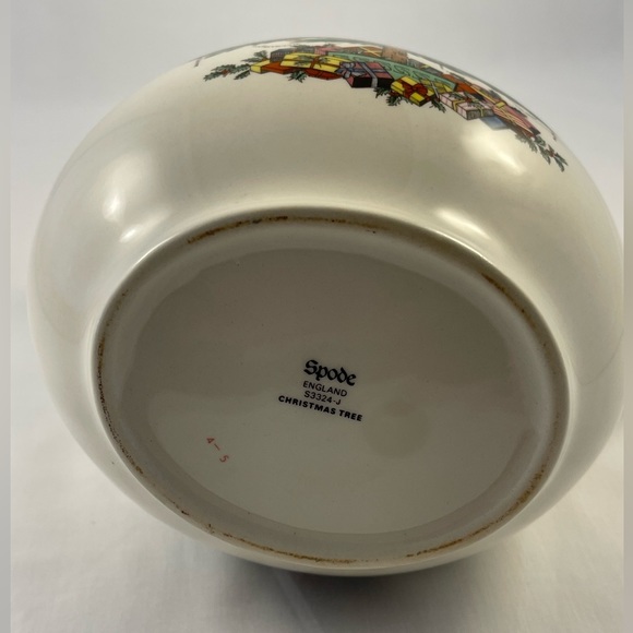 Spode 48 oz Pitcher - Picture 6 of 9